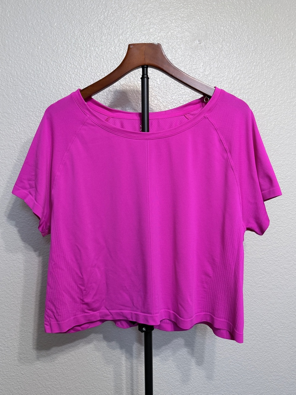 All in Motion Crop Short Sleeve Activewear Workout Tee Bright Fuschia - W’s XL